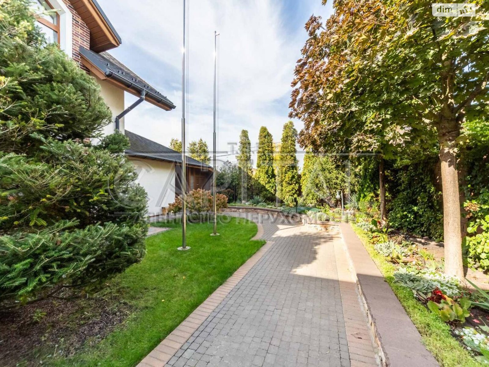 двухэтажный дом с верандой, 440 кв. м, кирпич. Продажа в Лесниках фото 1 двухэтажный дом с верандой, 440 кв. м, кирпич. Продажа в Лесниках фото 1