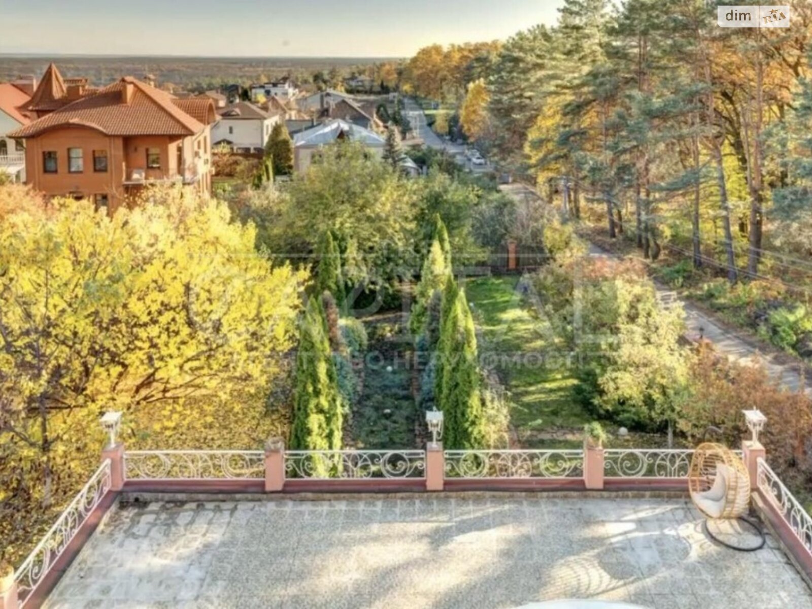 четырехэтажный дом с верандой, 790 кв. м, кирпич. Продажа в Лесниках фото 1 четырехэтажный дом с верандой, 790 кв. м, кирпич. Продажа в Лесниках фото 1