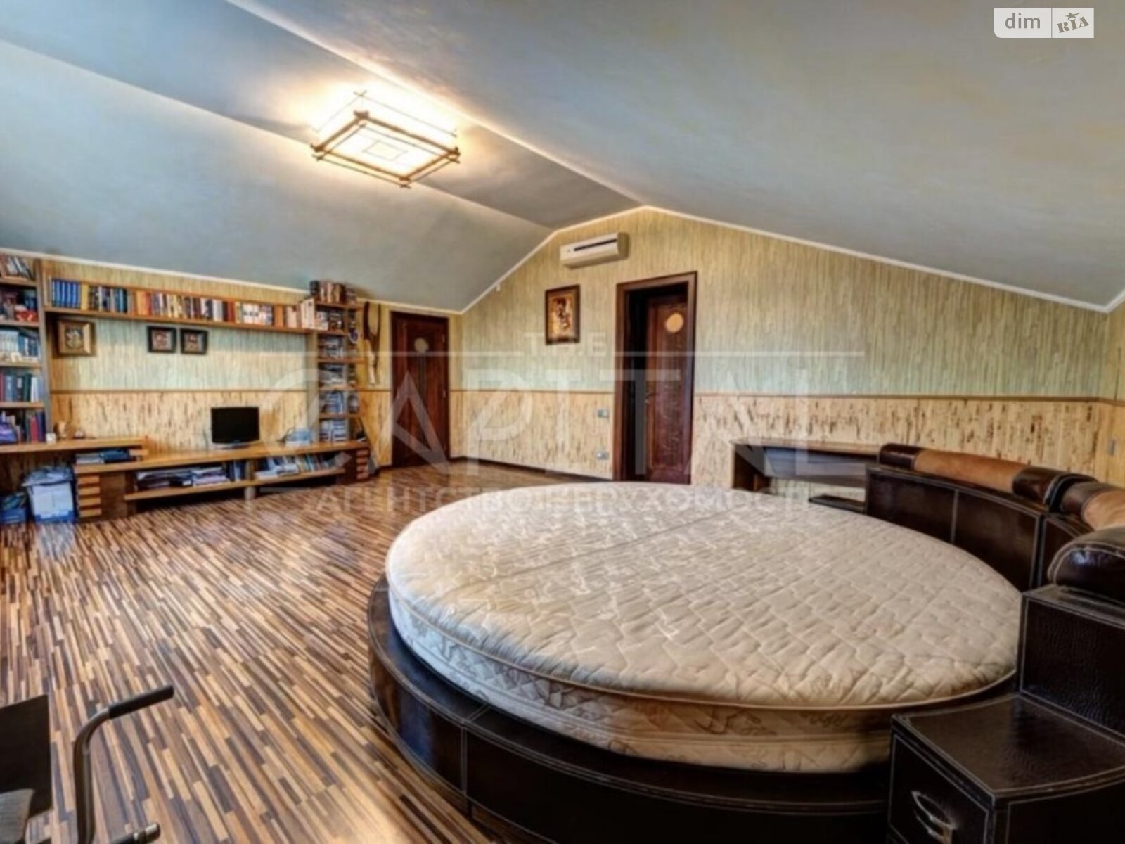 четырехэтажный дом с верандой, 790 кв. м, кирпич. Продажа в Лесниках фото 1 четырехэтажный дом с верандой, 790 кв. м, кирпич. Продажа в Лесниках фото 1