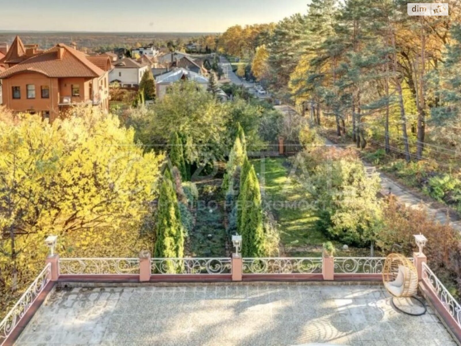 четырехэтажный дом с верандой, 790 кв. м, кирпич. Продажа в Лесниках фото 1 четырехэтажный дом с верандой, 790 кв. м, кирпич. Продажа в Лесниках фото 1