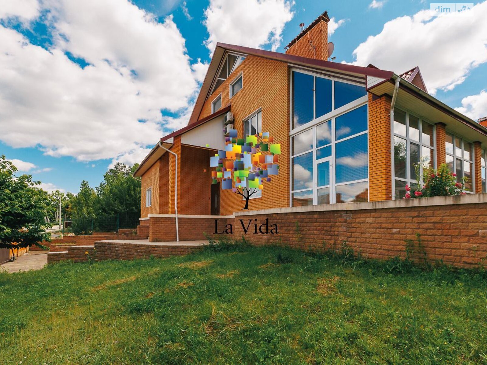 трехэтажный дом с гаражом, 634.9 кв. м, кирпич. Продажа в Лесниках фото 1 трехэтажный дом с гаражом, 634.9 кв. м, кирпич. Продажа в Лесниках фото 1