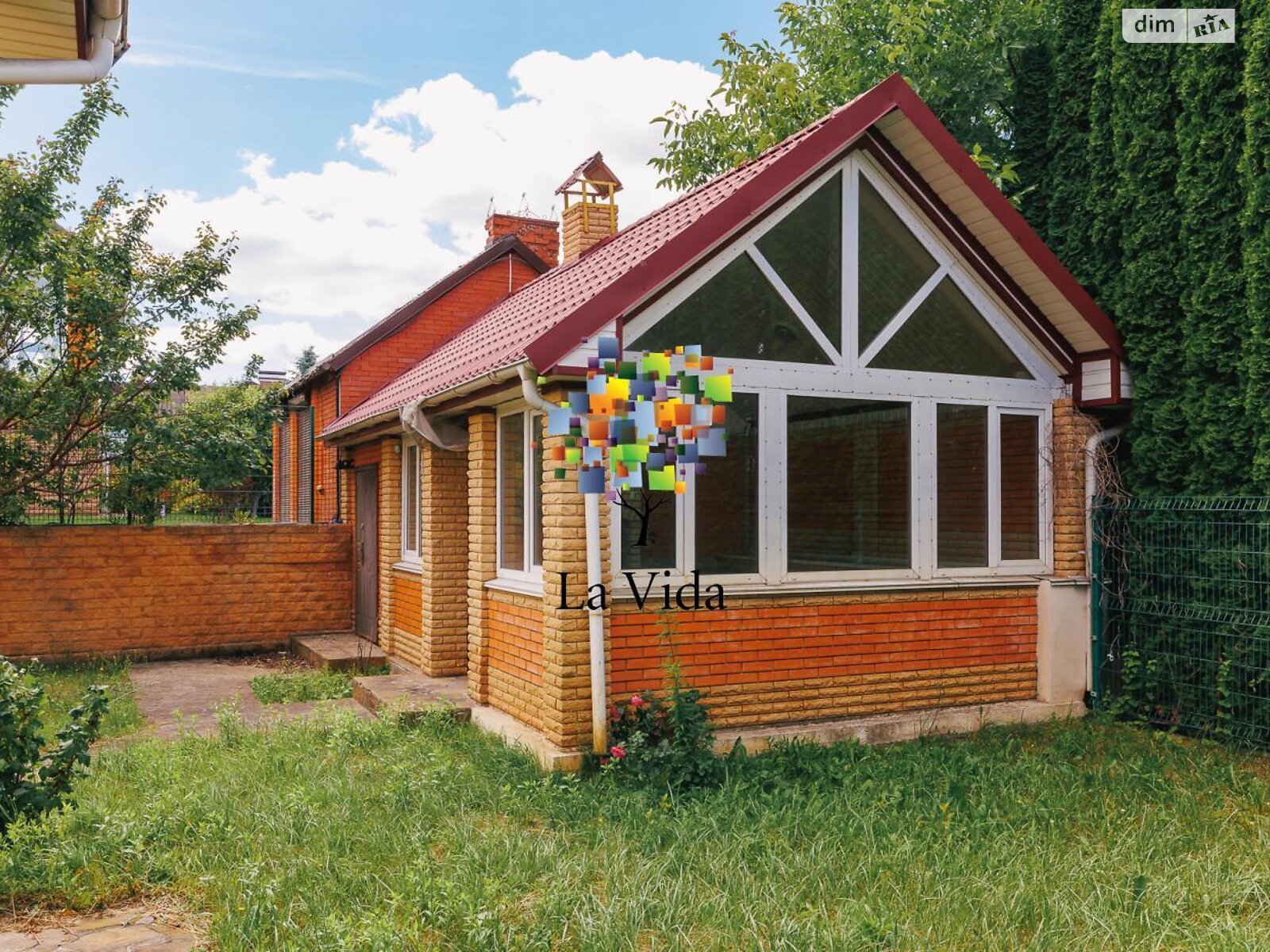 трехэтажный дом с гаражом, 634.9 кв. м, кирпич. Продажа в Лесниках фото 1 трехэтажный дом с гаражом, 634.9 кв. м, кирпич. Продажа в Лесниках фото 1
