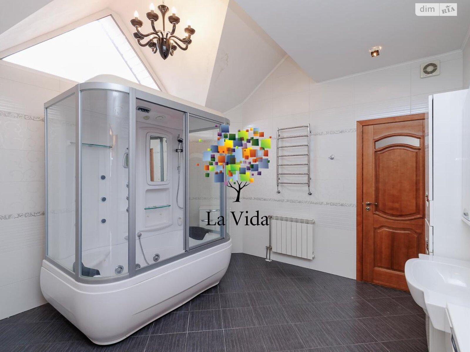 трехэтажный дом с гаражом, 634.9 кв. м, кирпич. Продажа в Лесниках фото 1 трехэтажный дом с гаражом, 634.9 кв. м, кирпич. Продажа в Лесниках фото 1