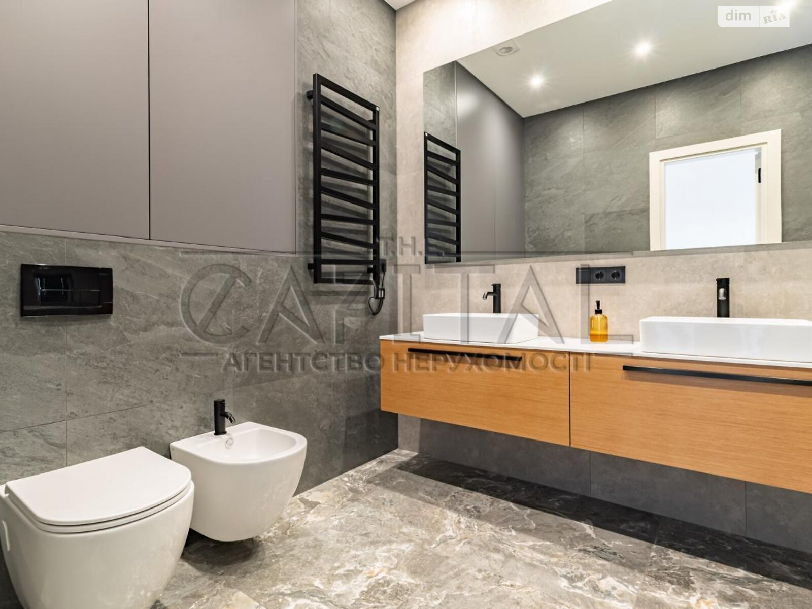 двухэтажный дом с балконом, 255 кв. м, кирпич. Продажа в Лесниках фото 1 двухэтажный дом с балконом, 255 кв. м, кирпич. Продажа в Лесниках фото 1