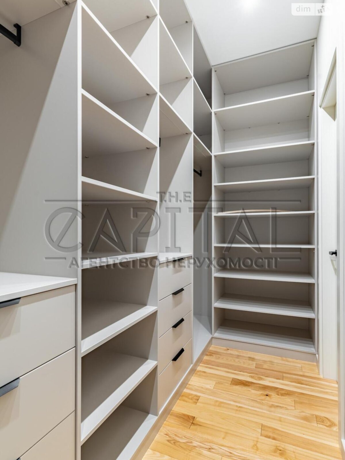 двухэтажный дом с балконом, 255 кв. м, кирпич. Продажа в Лесниках фото 1 двухэтажный дом с балконом, 255 кв. м, кирпич. Продажа в Лесниках фото 1