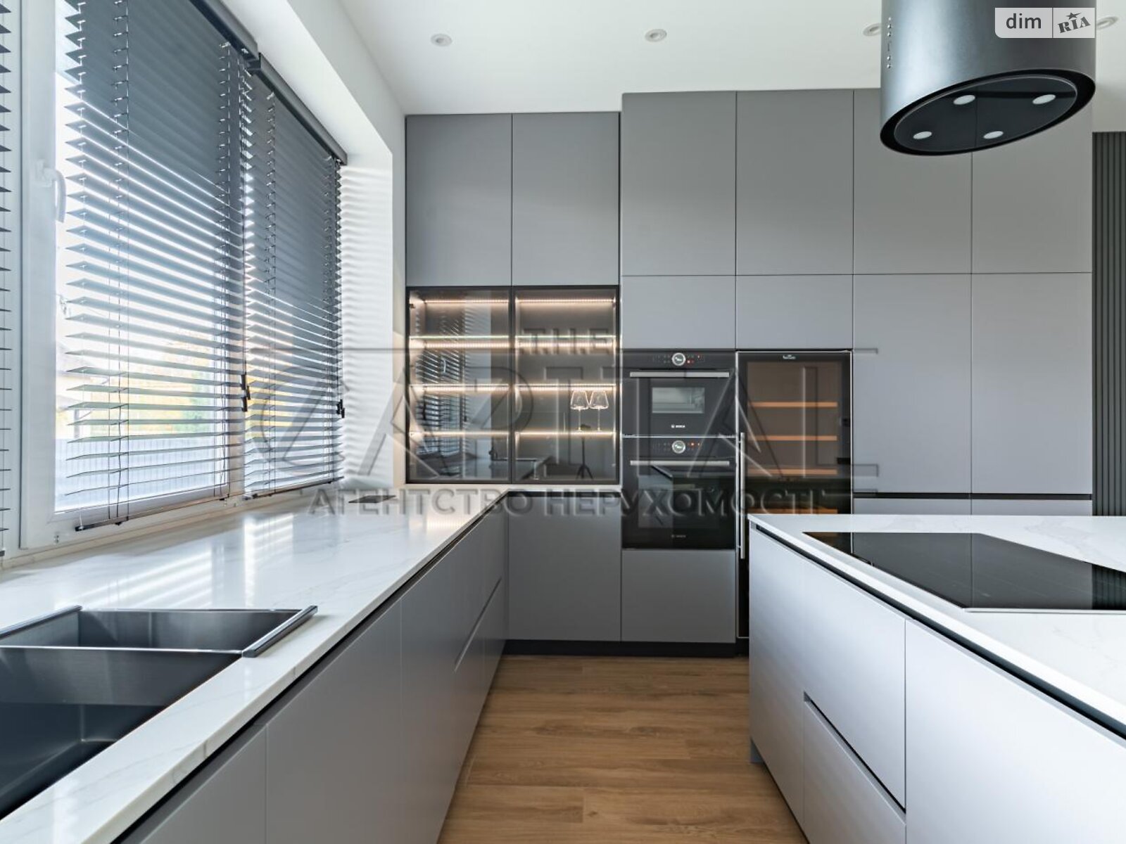 двухэтажный дом с балконом, 255 кв. м, кирпич. Продажа в Лесниках фото 1 двухэтажный дом с балконом, 255 кв. м, кирпич. Продажа в Лесниках фото 1