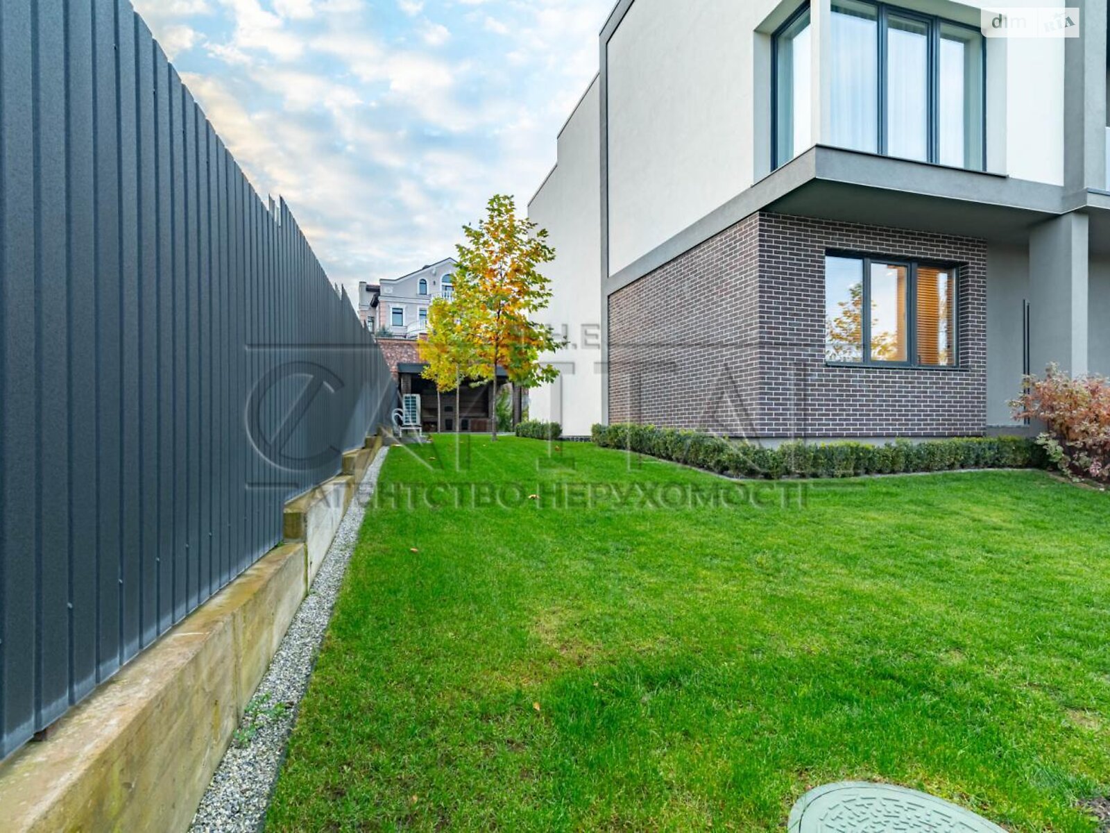 двухэтажный дом с балконом, 255 кв. м, кирпич. Продажа в Лесниках фото 1 двухэтажный дом с балконом, 255 кв. м, кирпич. Продажа в Лесниках фото 1