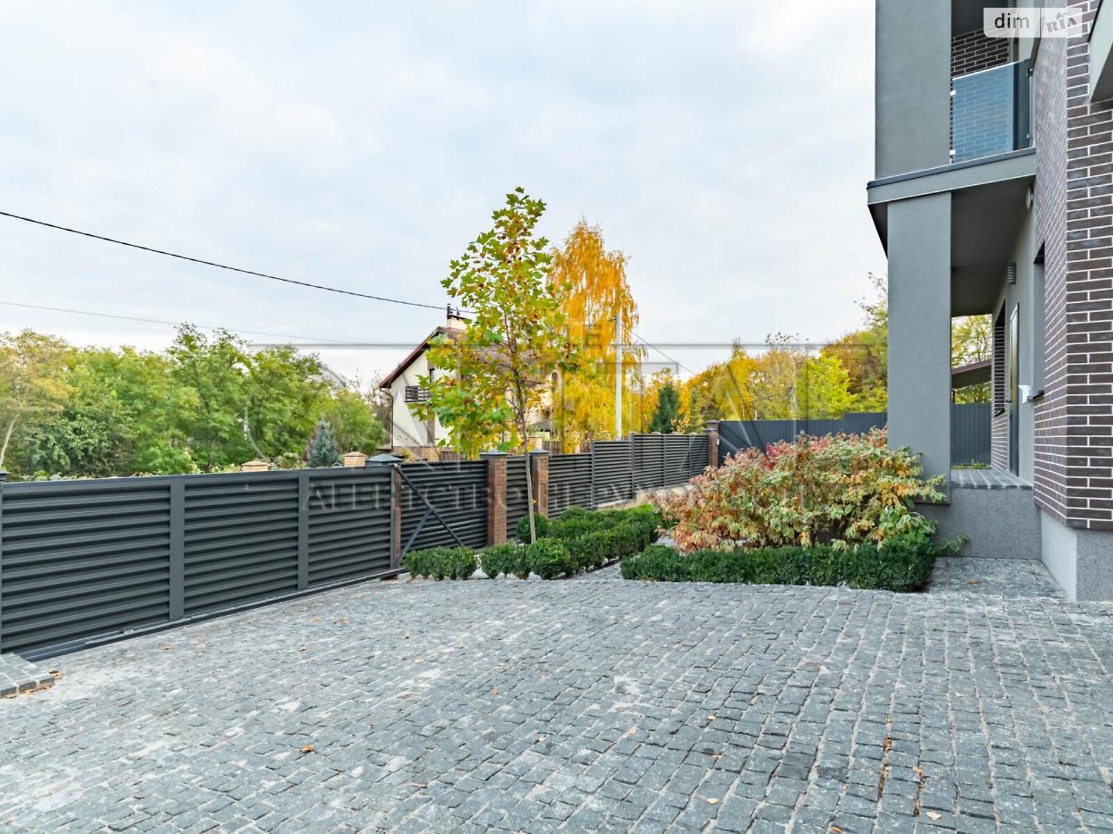 двухэтажный дом с балконом, 255 кв. м, кирпич. Продажа в Лесниках фото 1 двухэтажный дом с балконом, 255 кв. м, кирпич. Продажа в Лесниках фото 1
