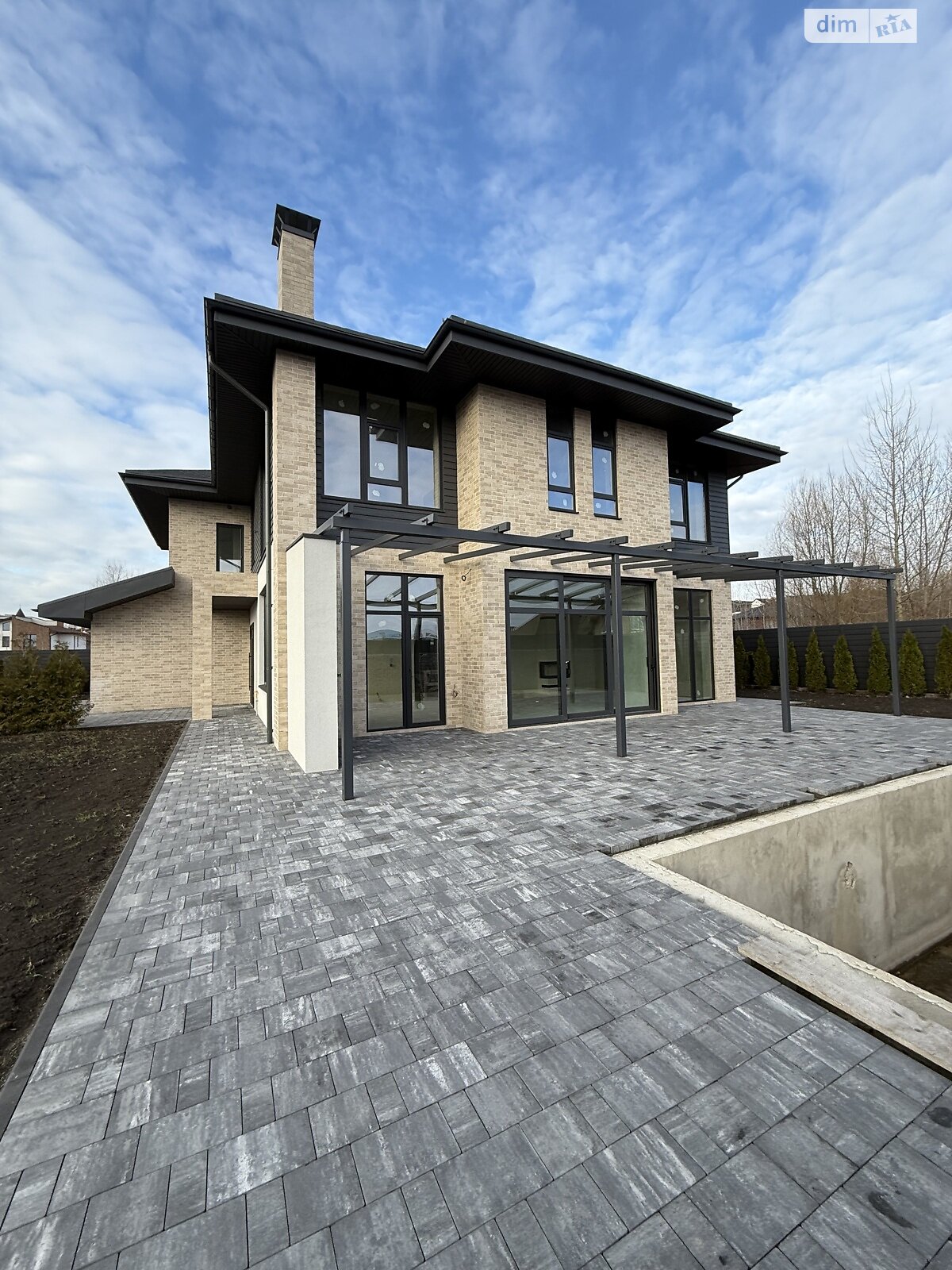 двухэтажный дом с гаражом, 395 кв. м, кирпич. Продажа в Лесниках фото 1 двухэтажный дом с гаражом, 395 кв. м, кирпич. Продажа в Лесниках фото 1