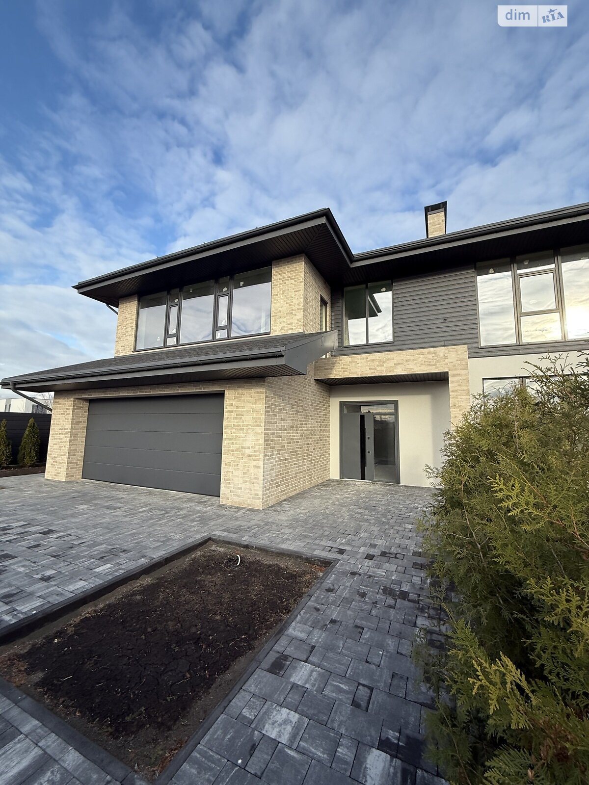 двухэтажный дом с гаражом, 395 кв. м, кирпич. Продажа в Лесниках фото 1 двухэтажный дом с гаражом, 395 кв. м, кирпич. Продажа в Лесниках фото 1
