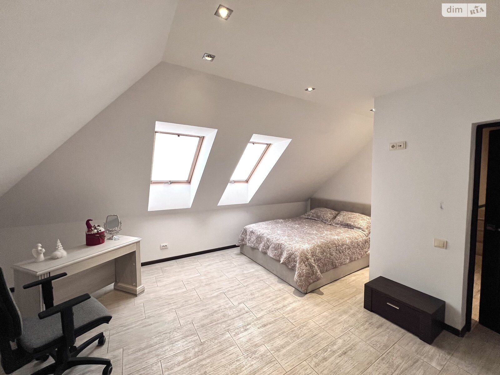 двоповерховий будинок з гаражем, 291.7 кв. м, цегла. Продаж у Лісниках фото 1 двоповерховий будинок з гаражем, 291.7 кв. м, цегла. Продаж у Лісниках фото 1