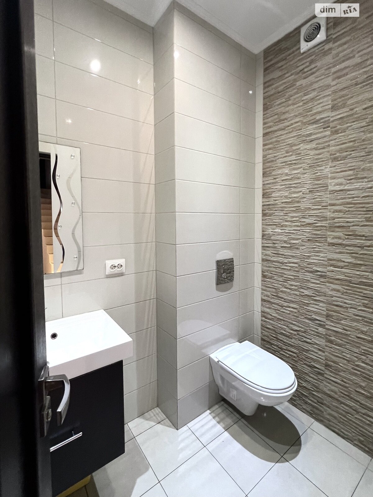 двоповерховий будинок з гаражем, 291.7 кв. м, цегла. Продаж у Лісниках фото 1 двоповерховий будинок з гаражем, 291.7 кв. м, цегла. Продаж у Лісниках фото 1