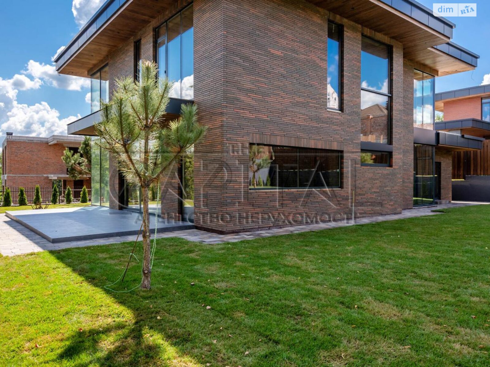двухэтажный дом с гаражом, 266 кв. м, кирпич. Продажа в Лесниках фото 1 двухэтажный дом с гаражом, 266 кв. м, кирпич. Продажа в Лесниках фото 1