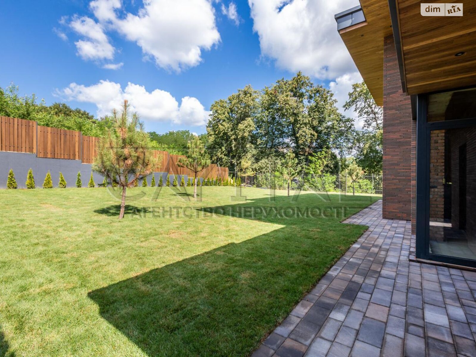 двухэтажный дом с гаражом, 266 кв. м, кирпич. Продажа в Лесниках фото 1 двухэтажный дом с гаражом, 266 кв. м, кирпич. Продажа в Лесниках фото 1