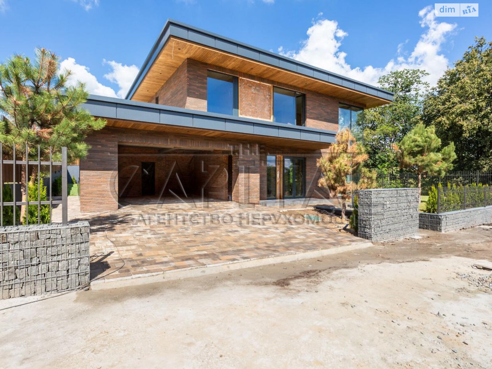 двухэтажный дом с гаражом, 266 кв. м, кирпич. Продажа в Лесниках фото 1 двухэтажный дом с гаражом, 266 кв. м, кирпич. Продажа в Лесниках фото 1