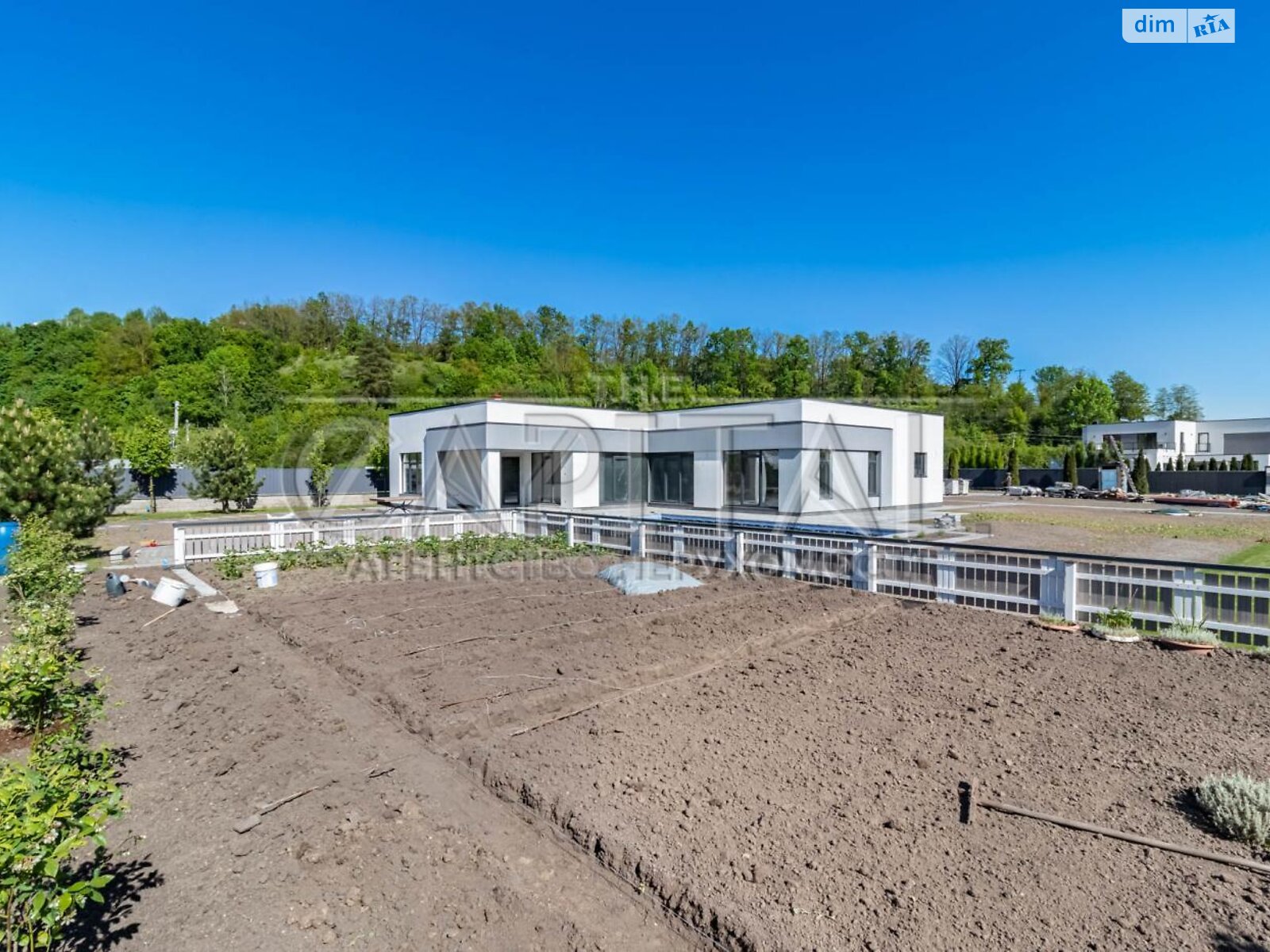 одноэтажный дом с гаражом, 280 кв. м, кирпич. Продажа в Лесниках фото 1 одноэтажный дом с гаражом, 280 кв. м, кирпич. Продажа в Лесниках фото 1