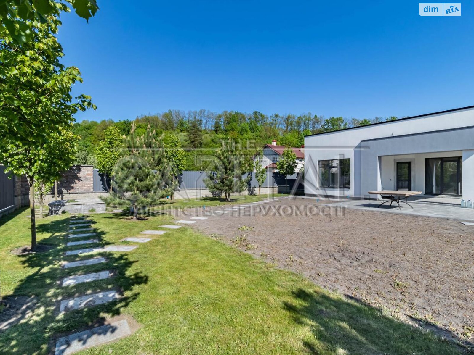 одноэтажный дом с гаражом, 280 кв. м, кирпич. Продажа в Лесниках фото 1 одноэтажный дом с гаражом, 280 кв. м, кирпич. Продажа в Лесниках фото 1