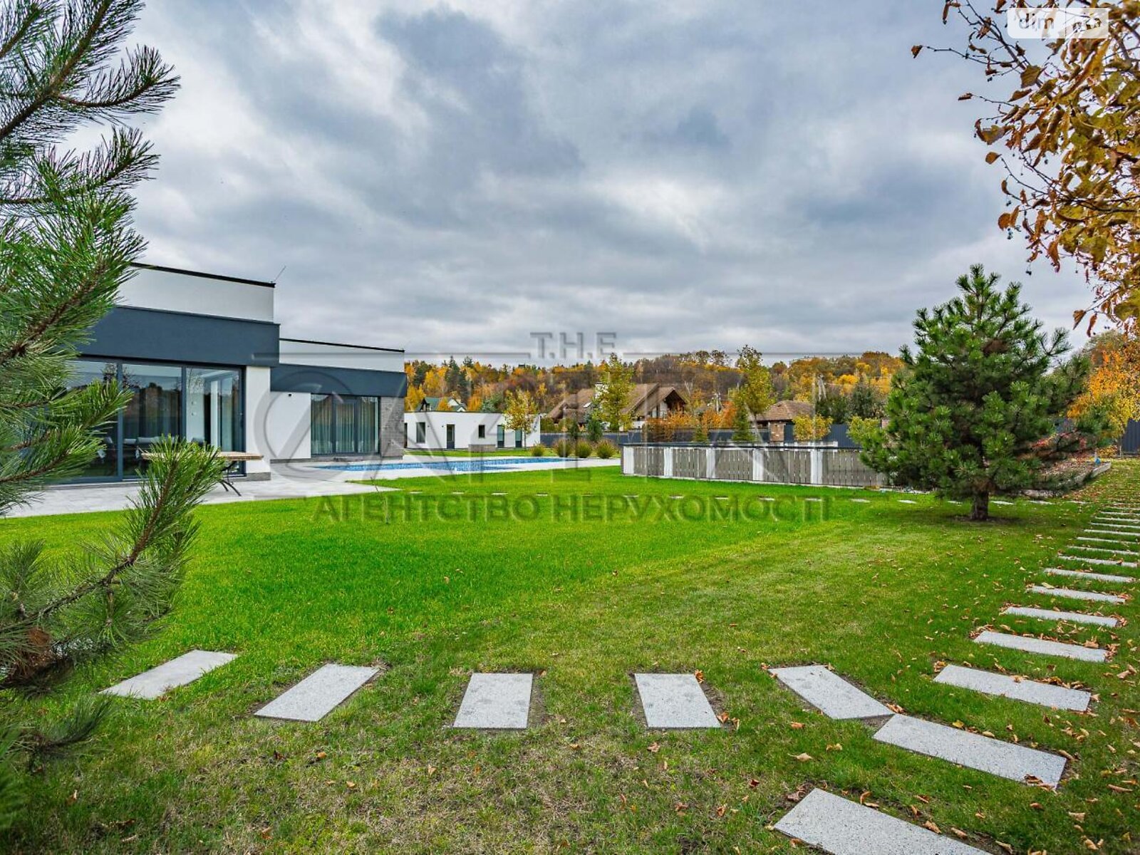 одноповерховий будинок з гаражем, 280 кв. м, кирпич. Продаж у Лісниках фото 1 одноповерховий будинок з гаражем, 280 кв. м, кирпич. Продаж у Лісниках фото 1
