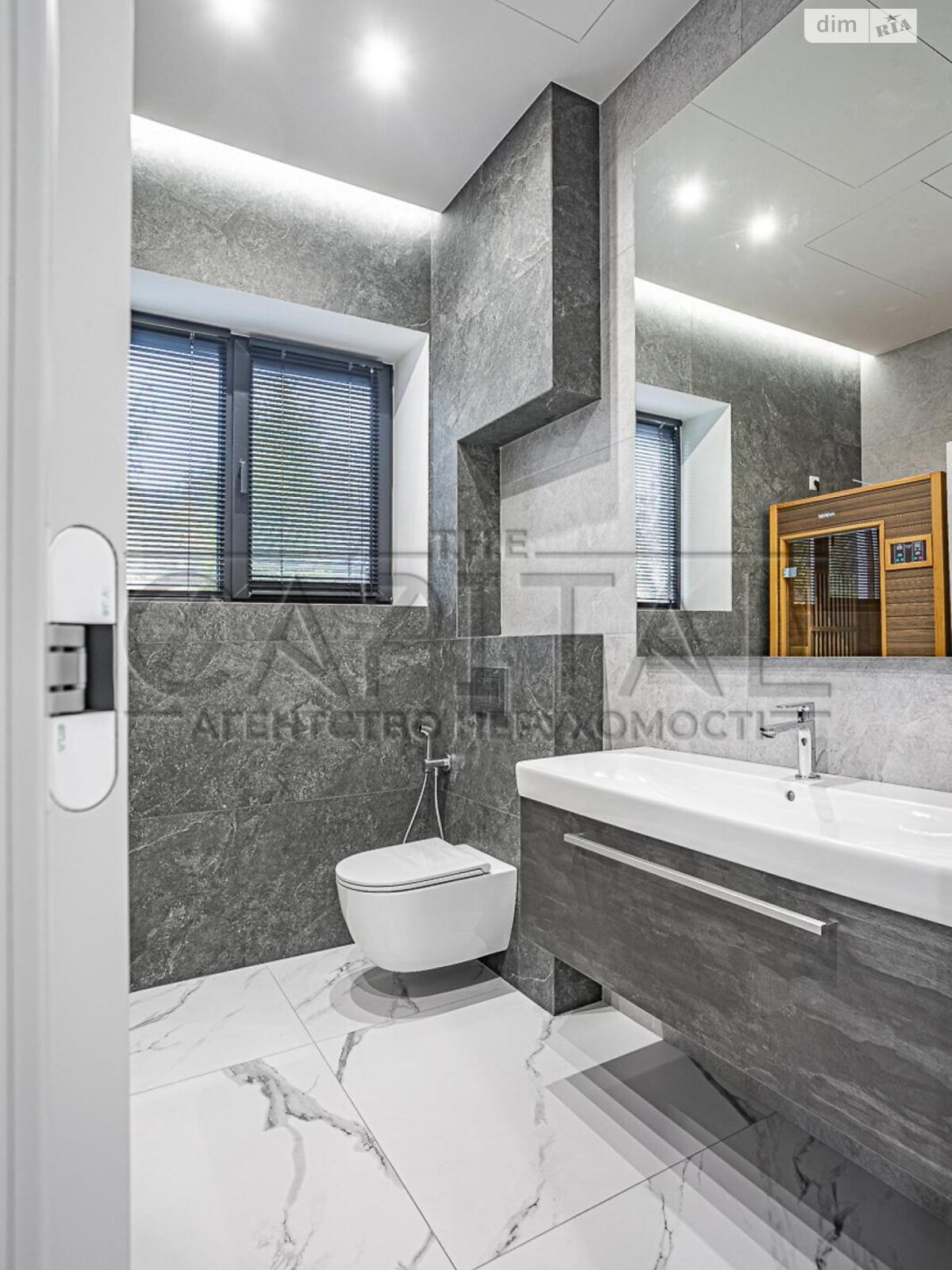 одноэтажный дом с гаражом, 280 кв. м, кирпич. Продажа в Лесниках фото 1 одноэтажный дом с гаражом, 280 кв. м, кирпич. Продажа в Лесниках фото 1