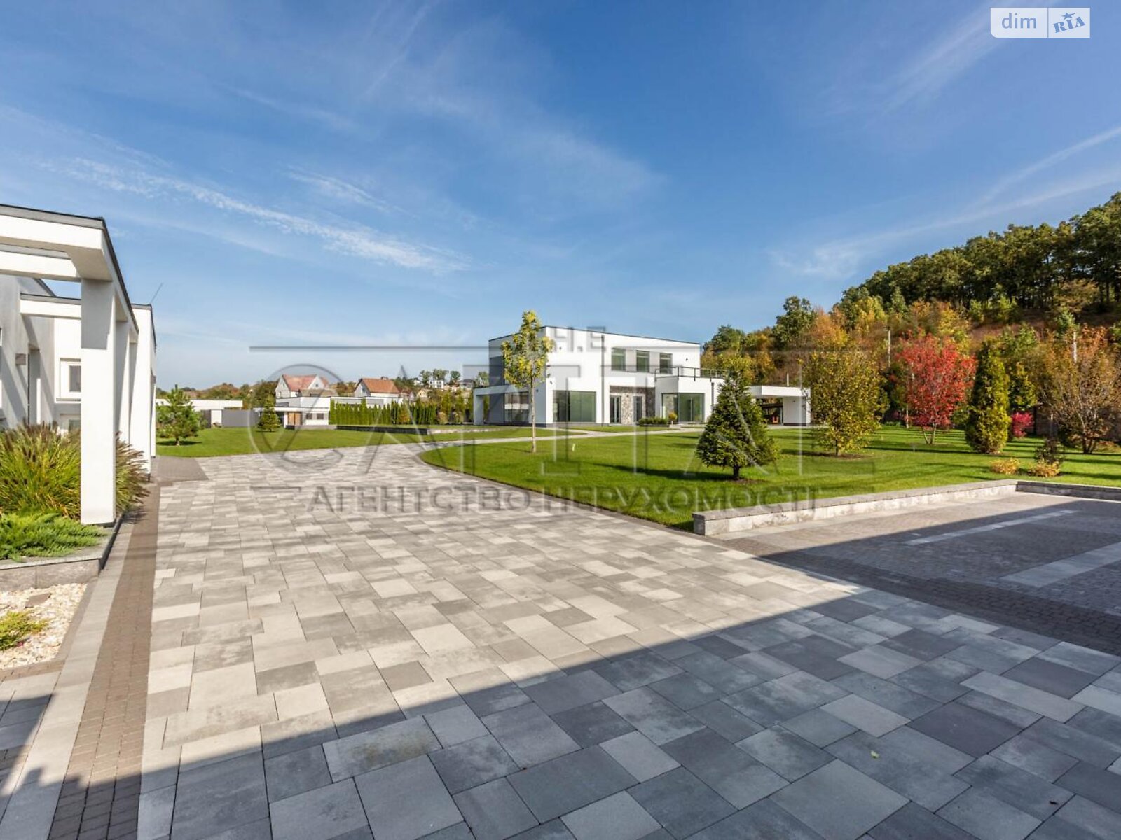 двухэтажный дом с гаражом, 340 кв. м, кирпич. Продажа в Лесниках фото 1 двухэтажный дом с гаражом, 340 кв. м, кирпич. Продажа в Лесниках фото 1