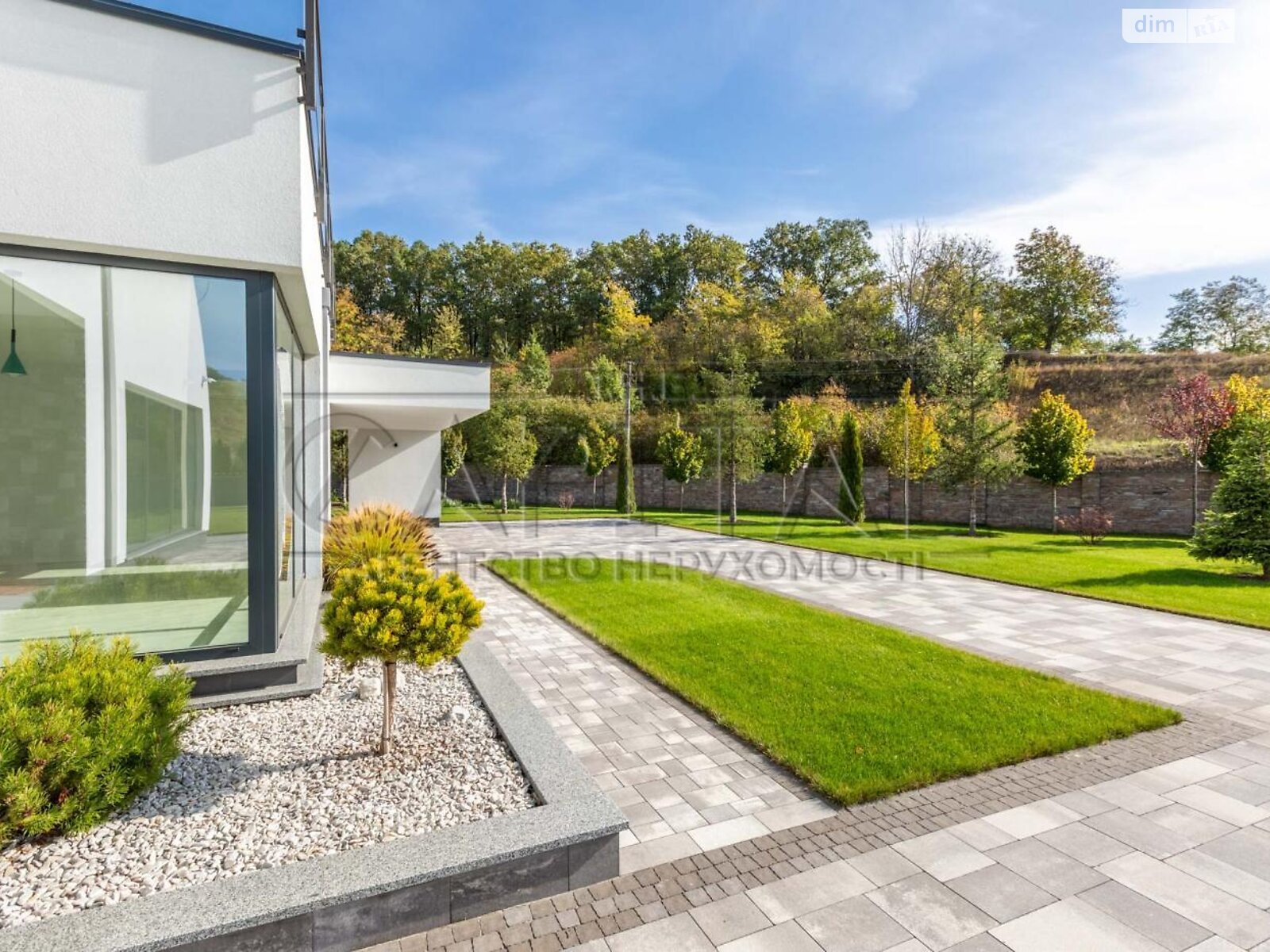 двухэтажный дом с гаражом, 340 кв. м, кирпич. Продажа в Лесниках фото 1 двухэтажный дом с гаражом, 340 кв. м, кирпич. Продажа в Лесниках фото 1