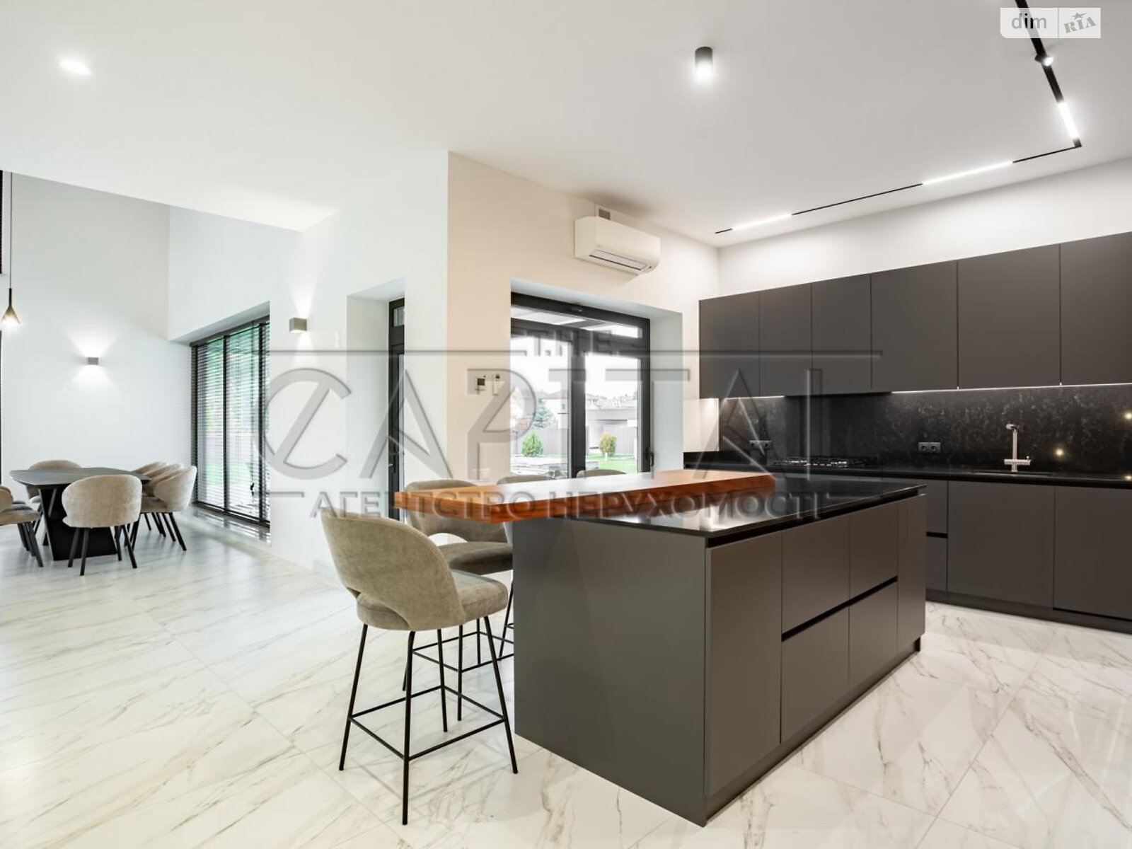 двухэтажный дом с гаражом, 340 кв. м, кирпич. Продажа в Лесниках фото 1 двухэтажный дом с гаражом, 340 кв. м, кирпич. Продажа в Лесниках фото 1