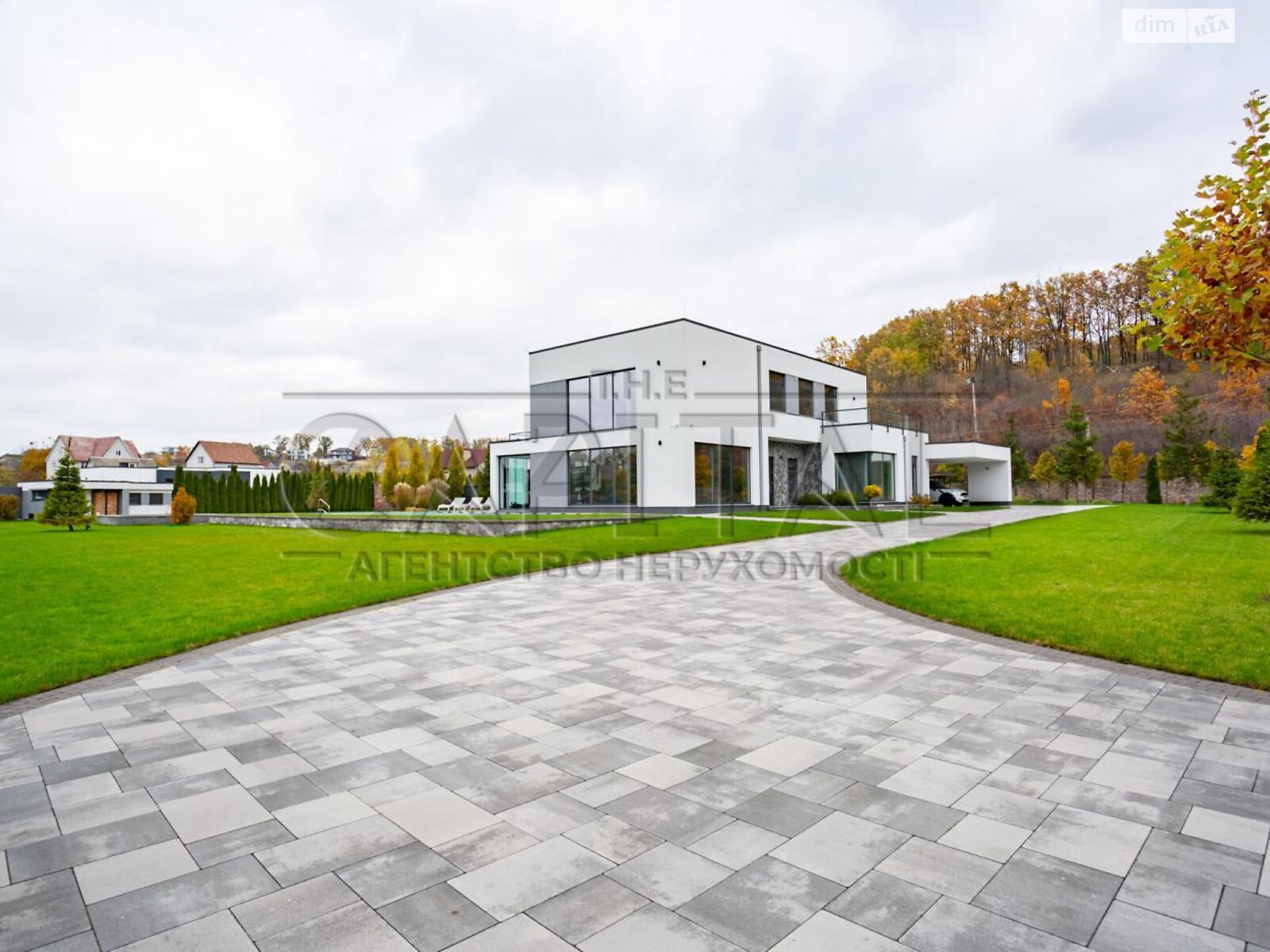 двухэтажный дом с гаражом, 340 кв. м, кирпич. Продажа в Лесниках фото 1 двухэтажный дом с гаражом, 340 кв. м, кирпич. Продажа в Лесниках фото 1