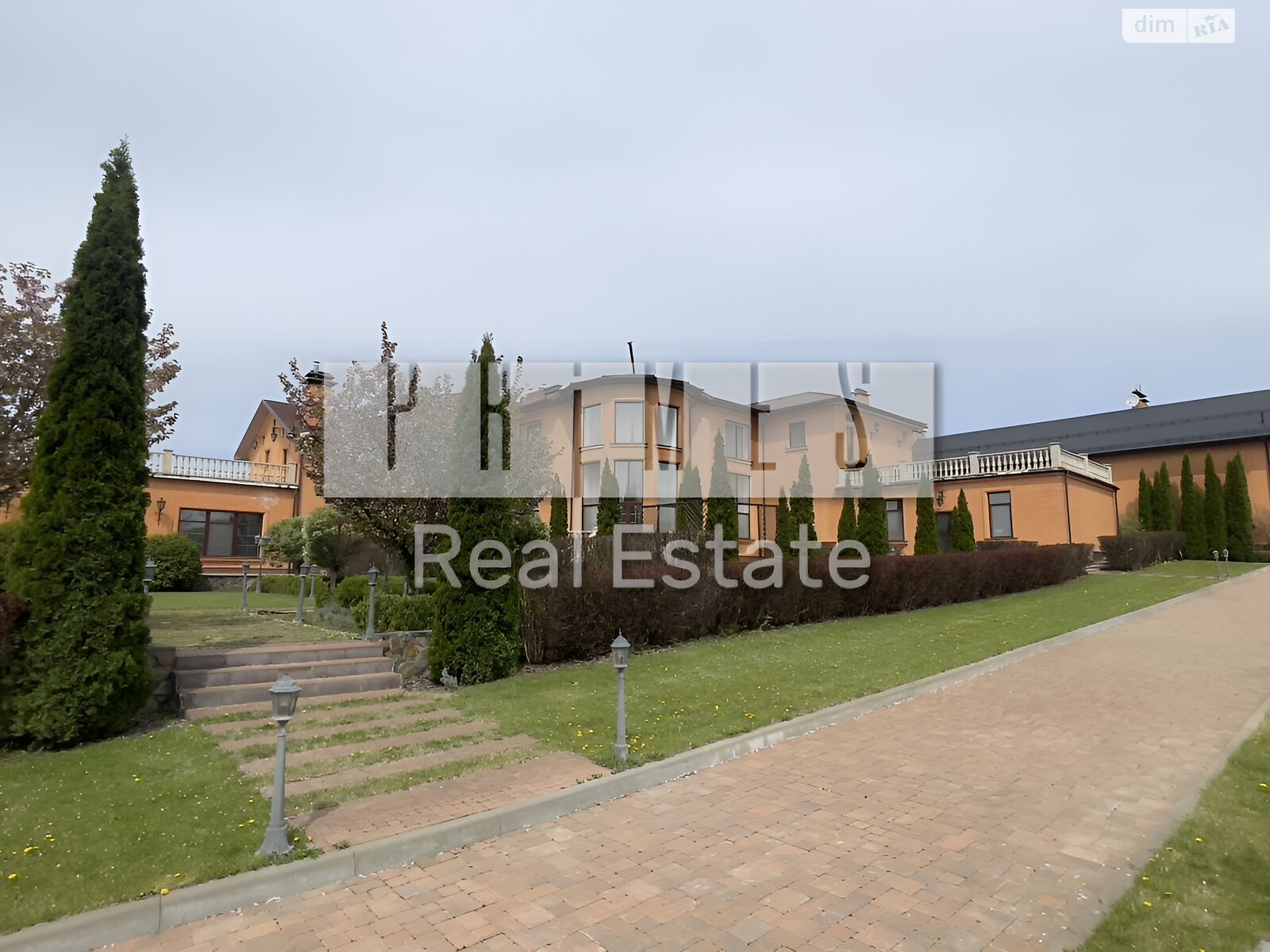 триповерховий будинок з верандою, 1407 кв. м, цегла. Продаж у Лісниках фото 1 триповерховий будинок з верандою, 1407 кв. м, цегла. Продаж у Лісниках фото 1