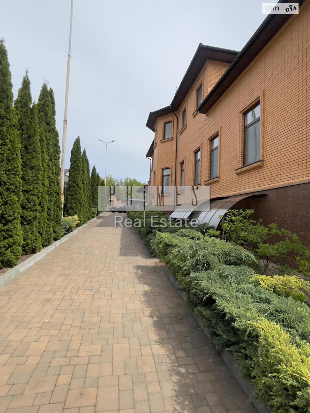 триповерховий будинок з верандою, 1407 кв. м, цегла. Продаж у Лісниках фото 1 триповерховий будинок з верандою, 1407 кв. м, цегла. Продаж у Лісниках фото 1
