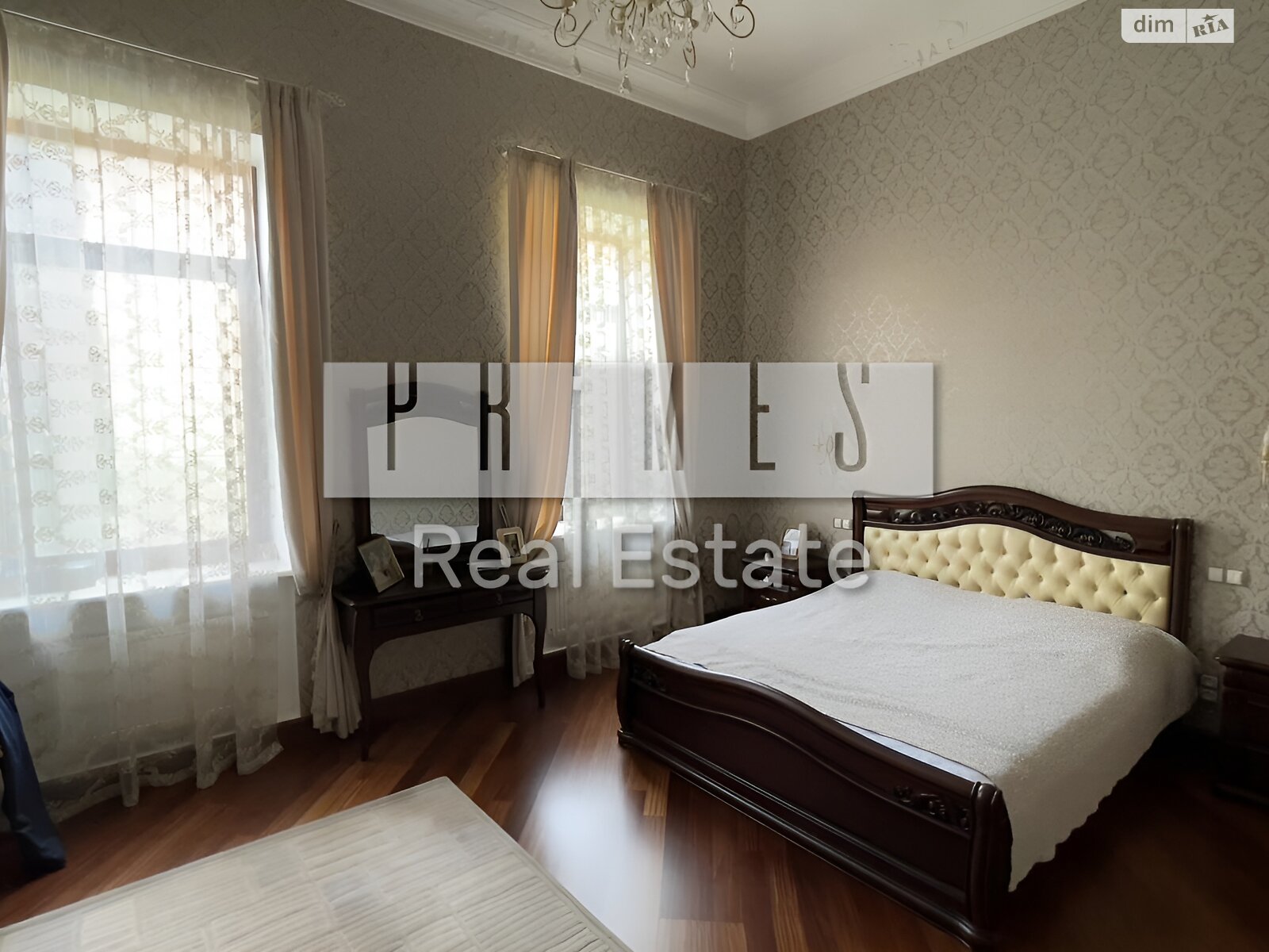 триповерховий будинок з верандою, 1407 кв. м, цегла. Продаж у Лісниках фото 1 триповерховий будинок з верандою, 1407 кв. м, цегла. Продаж у Лісниках фото 1