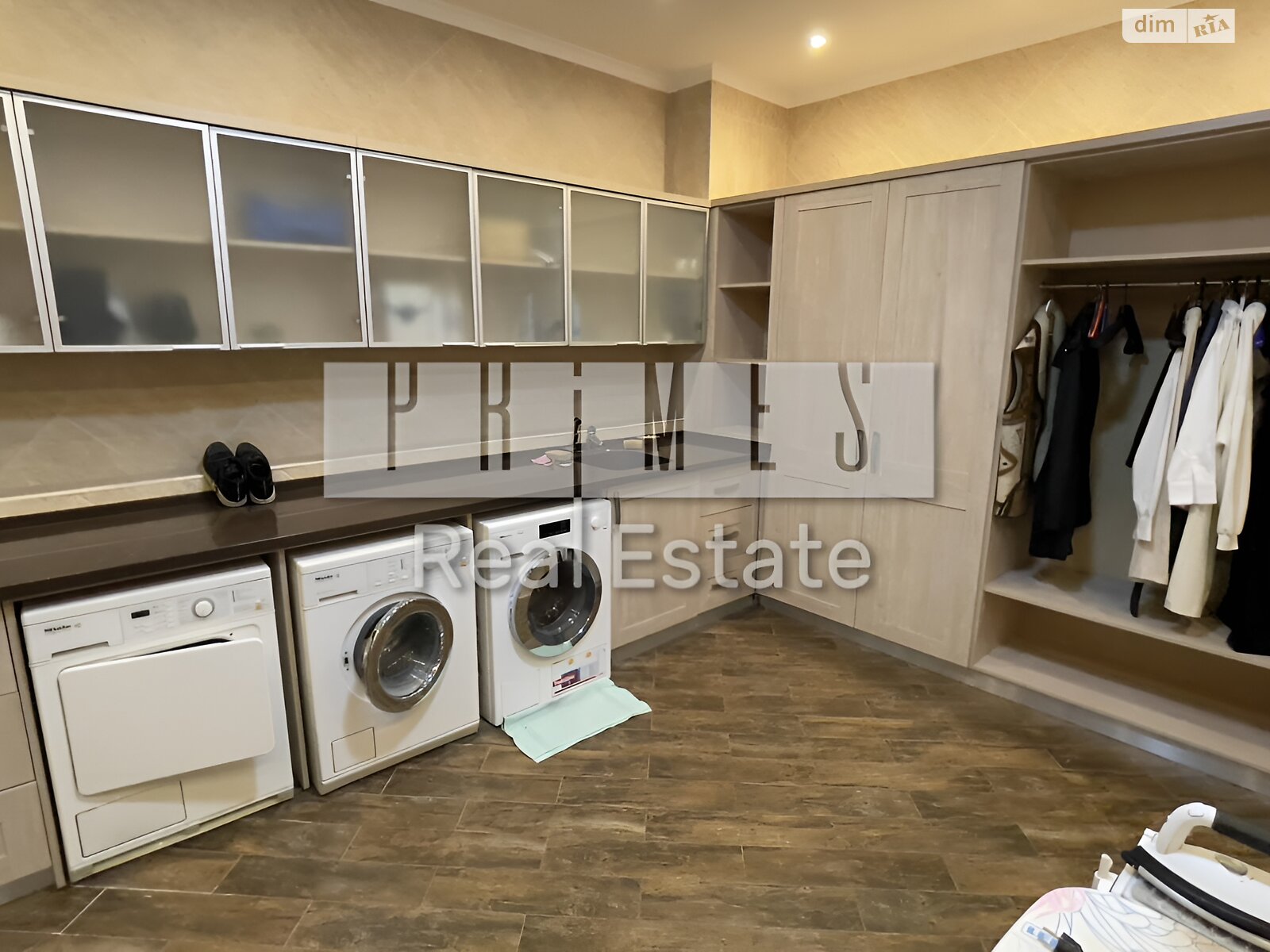 триповерховий будинок з верандою, 1407 кв. м, цегла. Продаж у Лісниках фото 1 триповерховий будинок з верандою, 1407 кв. м, цегла. Продаж у Лісниках фото 1