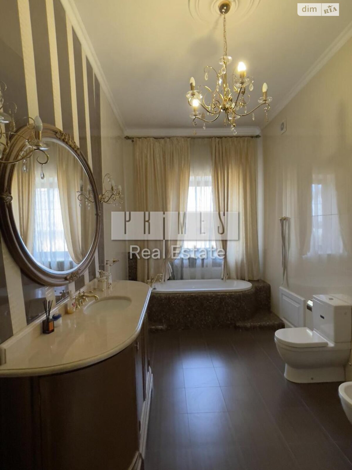 триповерховий будинок з верандою, 1407 кв. м, цегла. Продаж у Лісниках фото 1 триповерховий будинок з верандою, 1407 кв. м, цегла. Продаж у Лісниках фото 1
