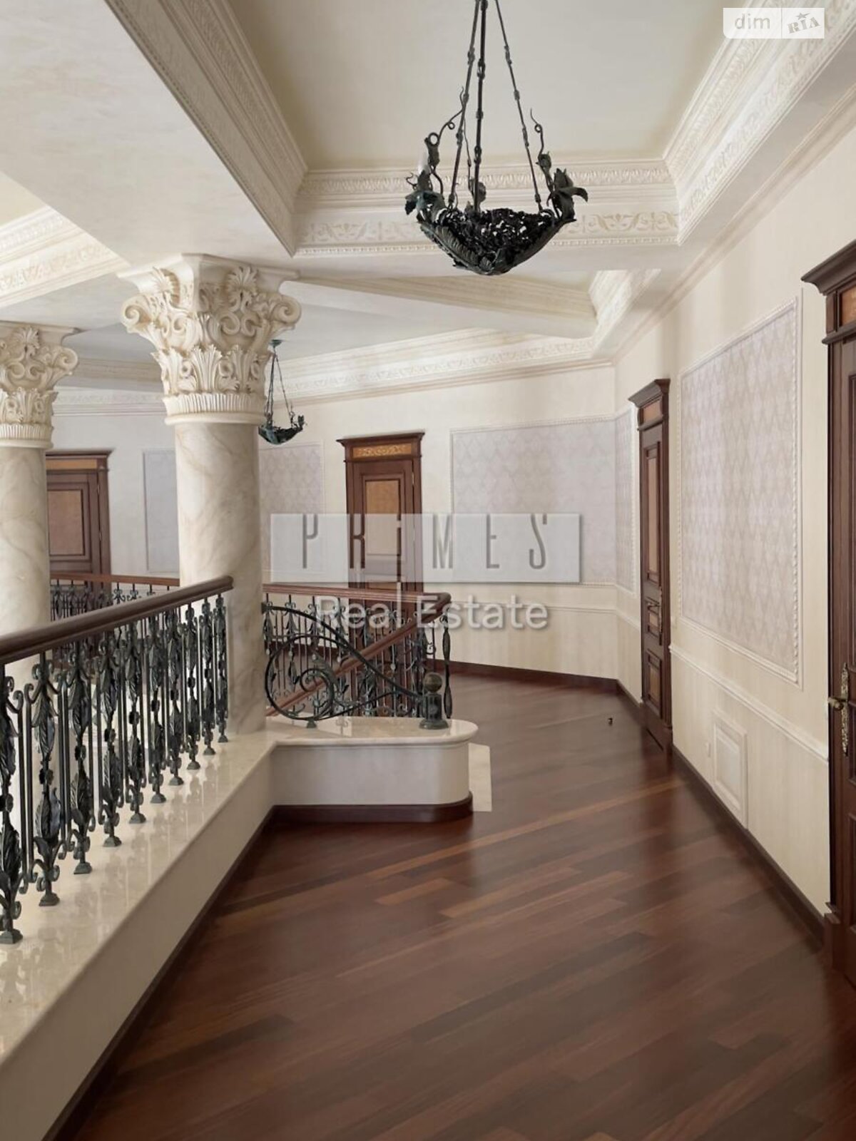 триповерховий будинок з верандою, 1407 кв. м, цегла. Продаж у Лісниках фото 1 триповерховий будинок з верандою, 1407 кв. м, цегла. Продаж у Лісниках фото 1