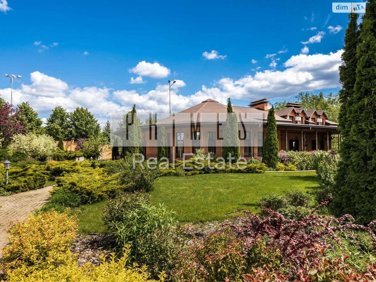 триповерховий будинок з верандою, 1400 кв. м, цегла. Продаж у Лісниках фото 1 триповерховий будинок з верандою, 1400 кв. м, цегла. Продаж у Лісниках фото 1