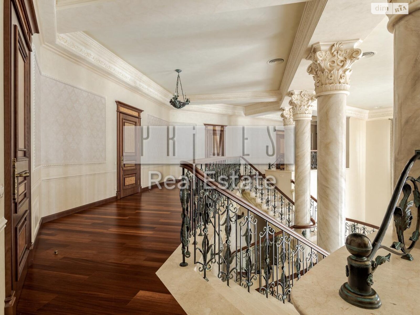 триповерховий будинок з верандою, 1400 кв. м, цегла. Продаж у Лісниках фото 1 триповерховий будинок з верандою, 1400 кв. м, цегла. Продаж у Лісниках фото 1