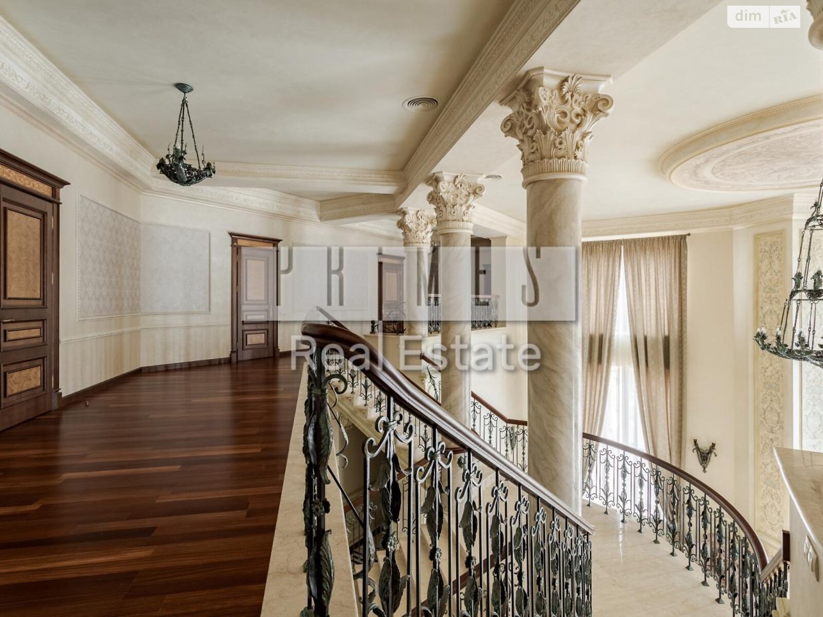 триповерховий будинок з верандою, 1400 кв. м, цегла. Продаж у Лісниках фото 1 триповерховий будинок з верандою, 1400 кв. м, цегла. Продаж у Лісниках фото 1