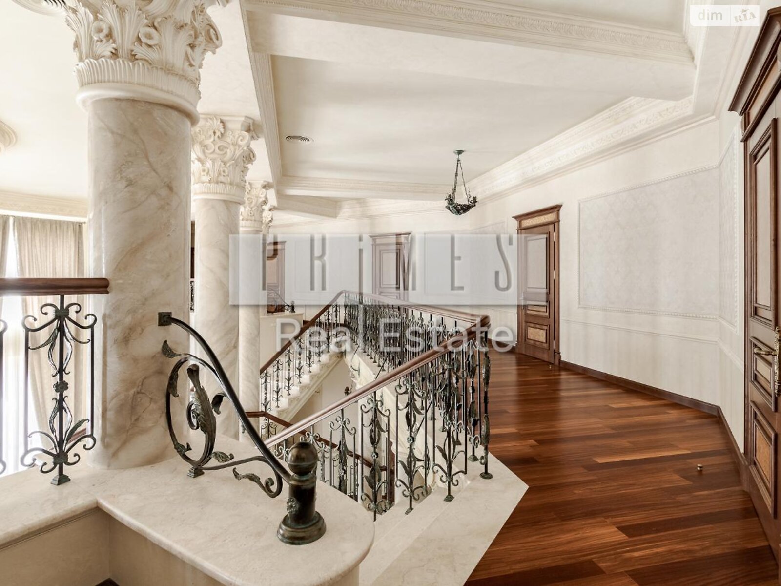 триповерховий будинок з верандою, 1400 кв. м, цегла. Продаж у Лісниках фото 1 триповерховий будинок з верандою, 1400 кв. м, цегла. Продаж у Лісниках фото 1