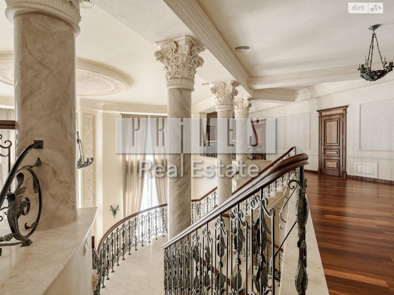 триповерховий будинок з верандою, 1400 кв. м, цегла. Продаж у Лісниках фото 1 триповерховий будинок з верандою, 1400 кв. м, цегла. Продаж у Лісниках фото 1