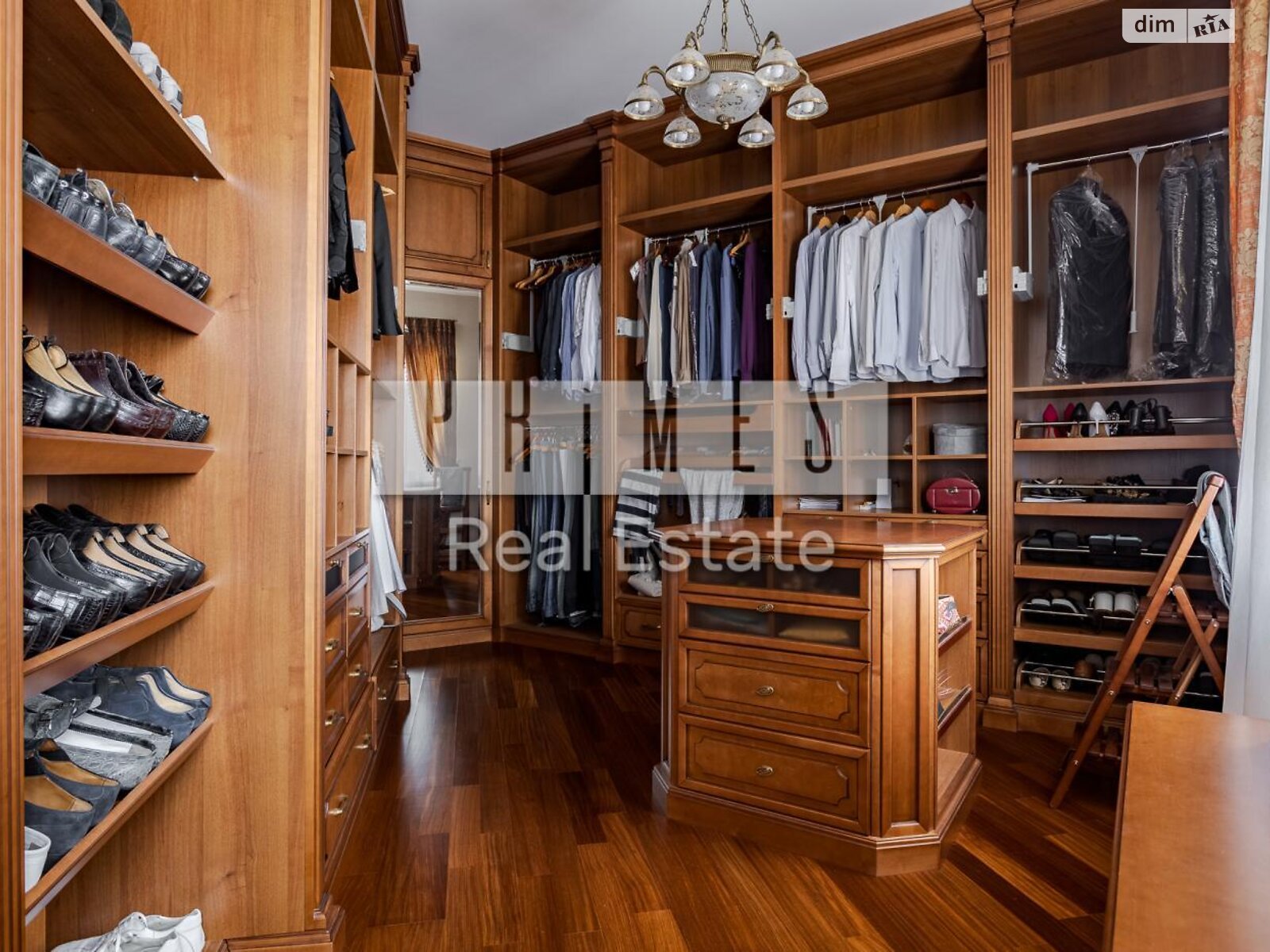 триповерховий будинок з верандою, 1400 кв. м, цегла. Продаж у Лісниках фото 1 триповерховий будинок з верандою, 1400 кв. м, цегла. Продаж у Лісниках фото 1