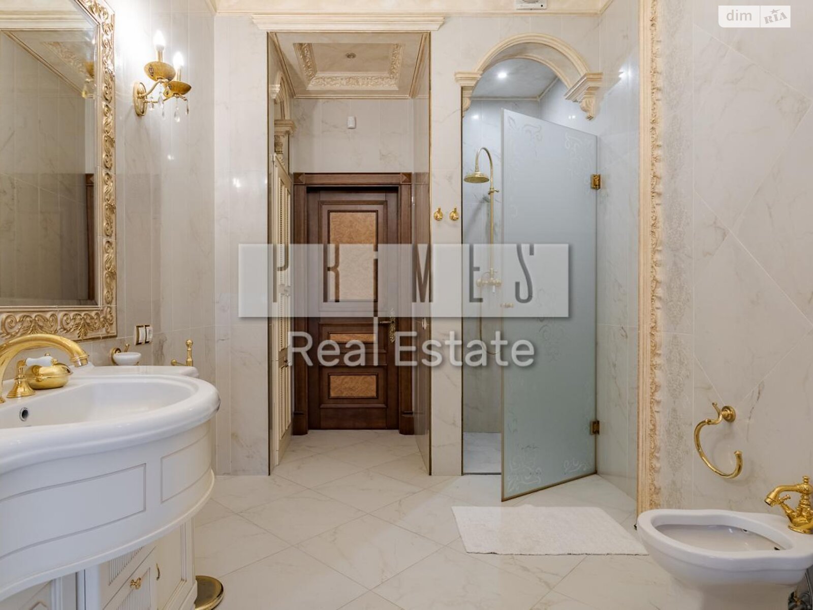 триповерховий будинок з верандою, 1400 кв. м, цегла. Продаж у Лісниках фото 1 триповерховий будинок з верандою, 1400 кв. м, цегла. Продаж у Лісниках фото 1