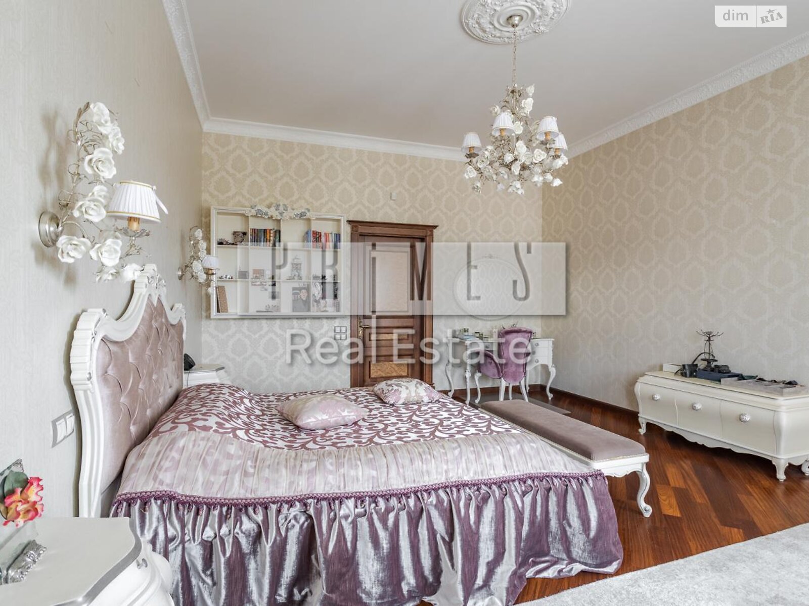 триповерховий будинок з верандою, 1400 кв. м, цегла. Продаж у Лісниках фото 1 триповерховий будинок з верандою, 1400 кв. м, цегла. Продаж у Лісниках фото 1