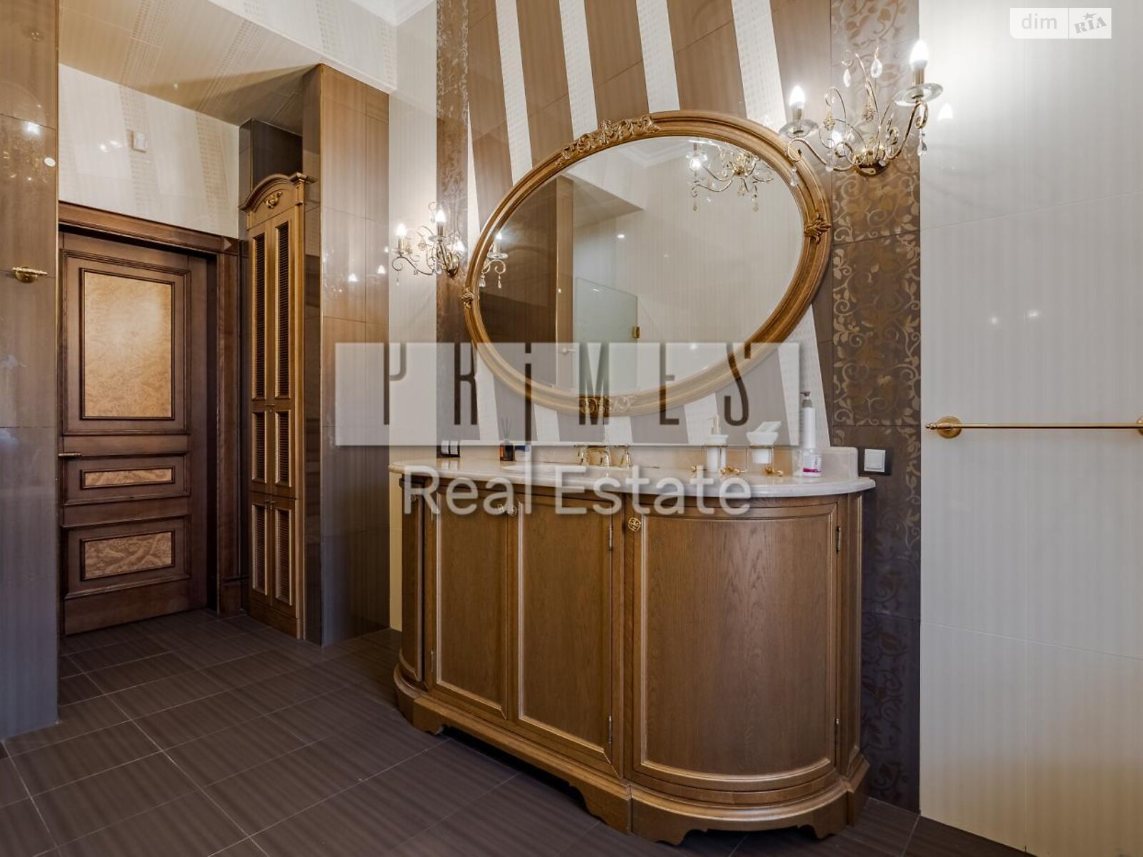 триповерховий будинок з верандою, 1406.9 кв. м, цегла. Продаж у Лісниках фото 1 триповерховий будинок з верандою, 1406.9 кв. м, цегла. Продаж у Лісниках фото 1