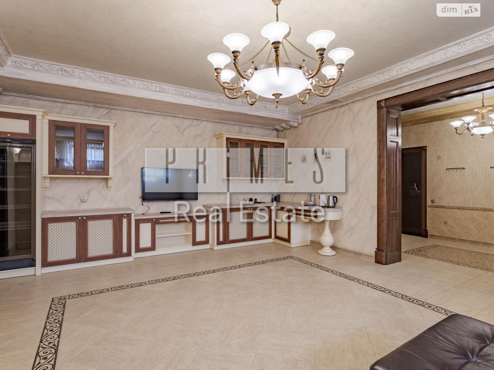 триповерховий будинок з верандою, 1406.9 кв. м, цегла. Продаж у Лісниках фото 1 триповерховий будинок з верандою, 1406.9 кв. м, цегла. Продаж у Лісниках фото 1