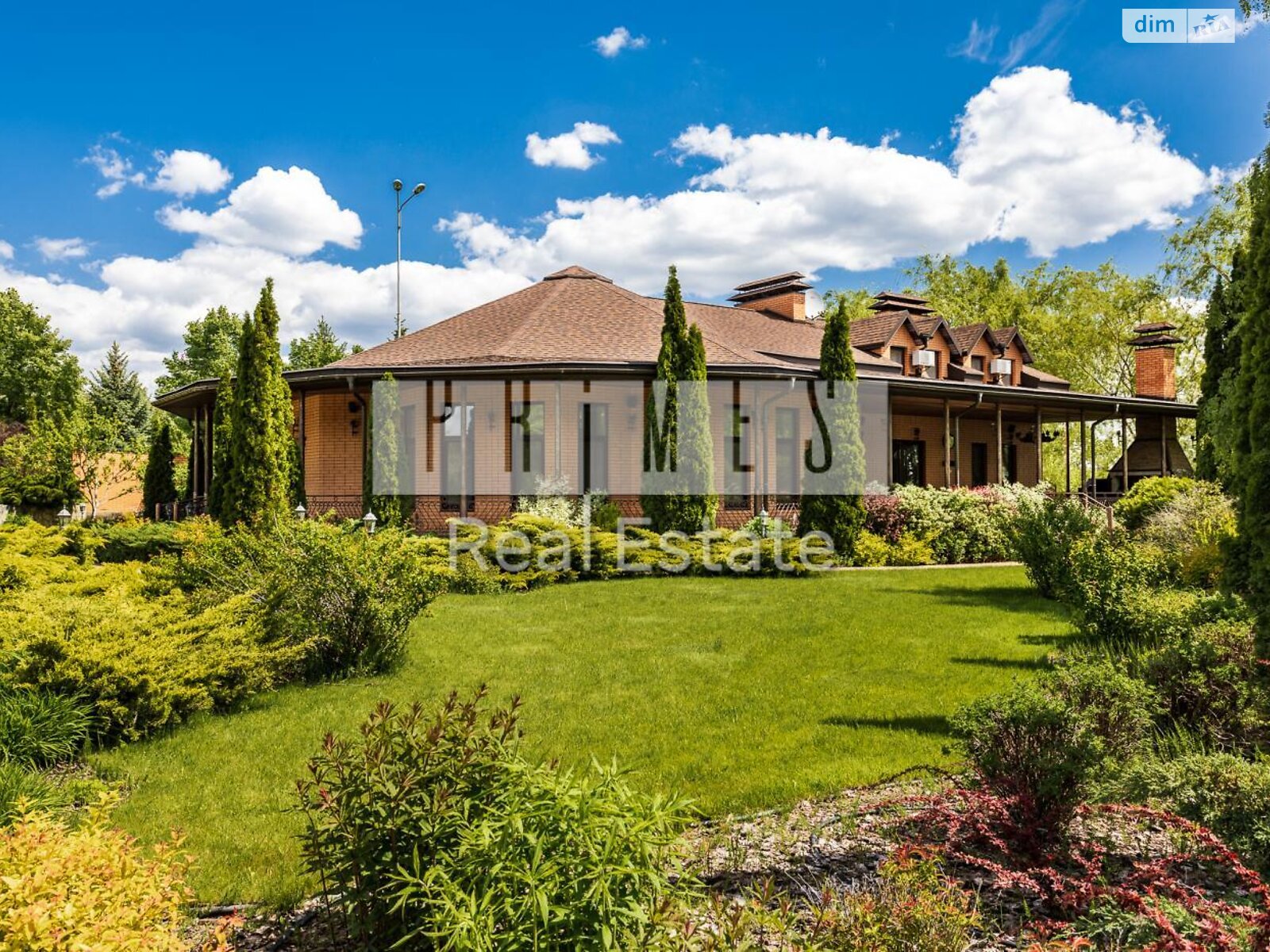 триповерховий будинок з верандою, 1406.9 кв. м, цегла. Продаж у Лісниках фото 1 триповерховий будинок з верандою, 1406.9 кв. м, цегла. Продаж у Лісниках фото 1