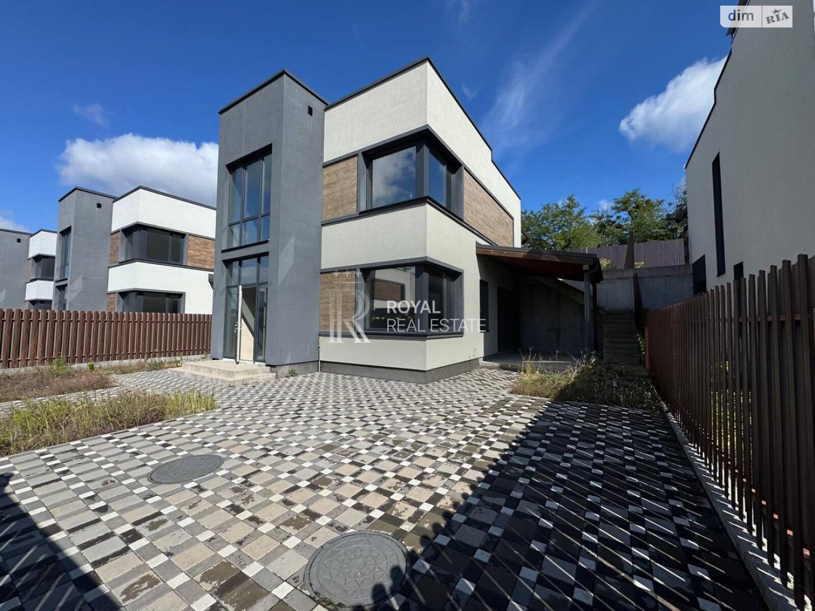 двухэтажный дом с гаражом, 145 кв. м, кирпич. Продажа в Лесниках фото 1