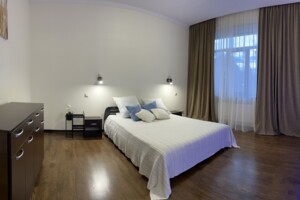 трехэтажный дом с гаражом, 512 кв. м, кирпич. Продажа в Лесниках фото 2