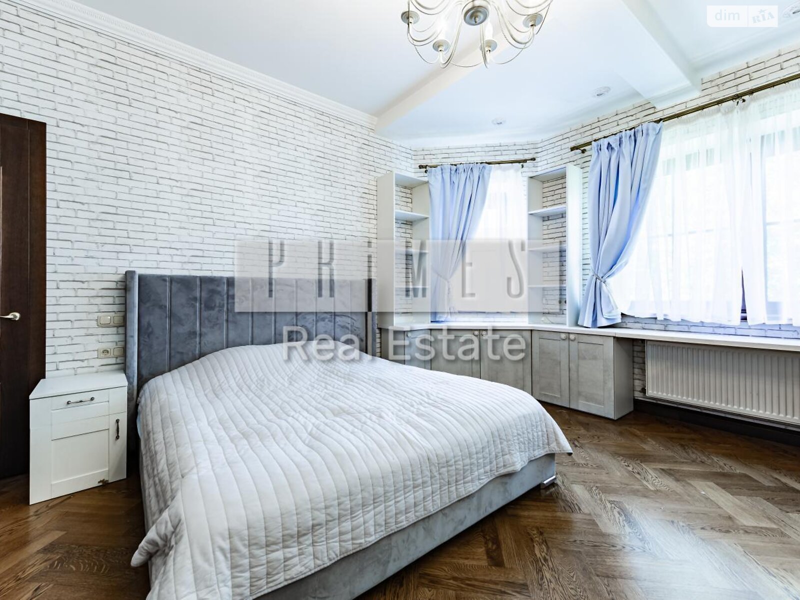 трехэтажный дом, 493.8 кв. м, кирпич. Продажа в Лесниках фото 1