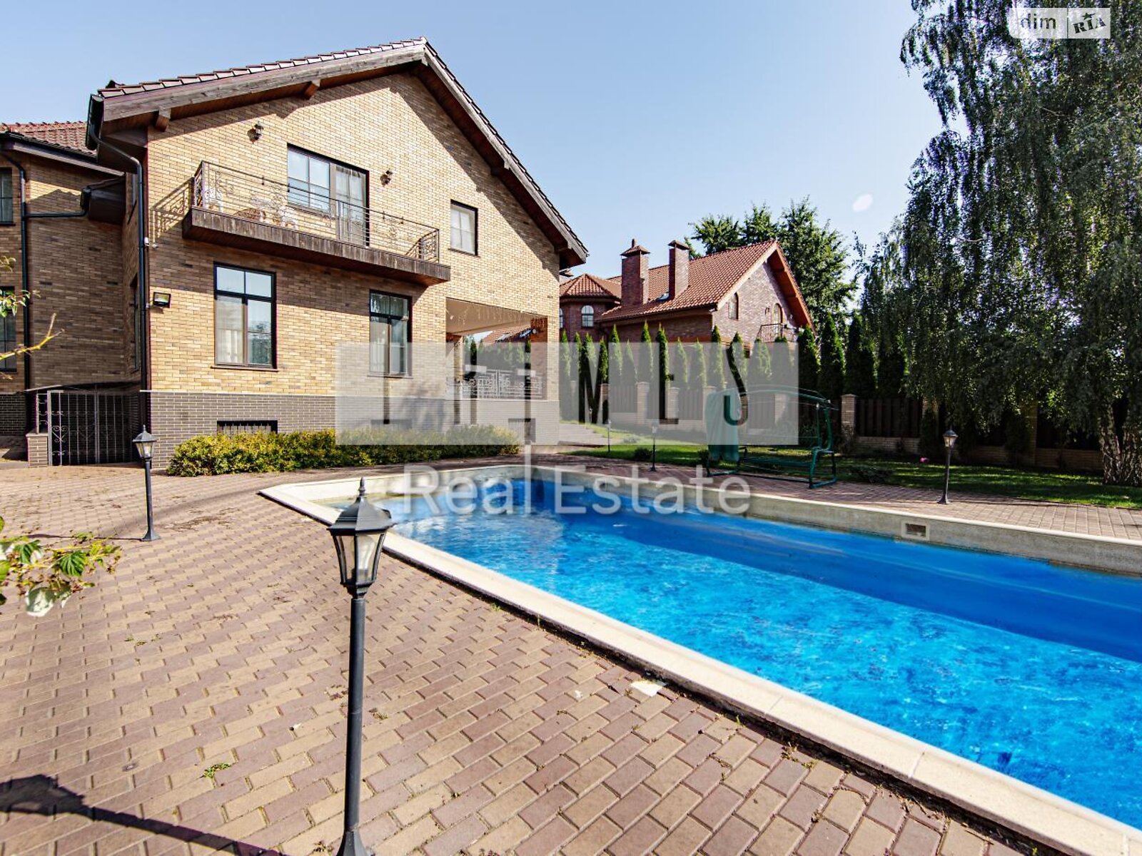 трехэтажный дом с верандой, 493.8 кв. м, кирпич. Продажа в Лесниках фото 1 трехэтажный дом с верандой, 493.8 кв. м, кирпич. Продажа в Лесниках фото 1