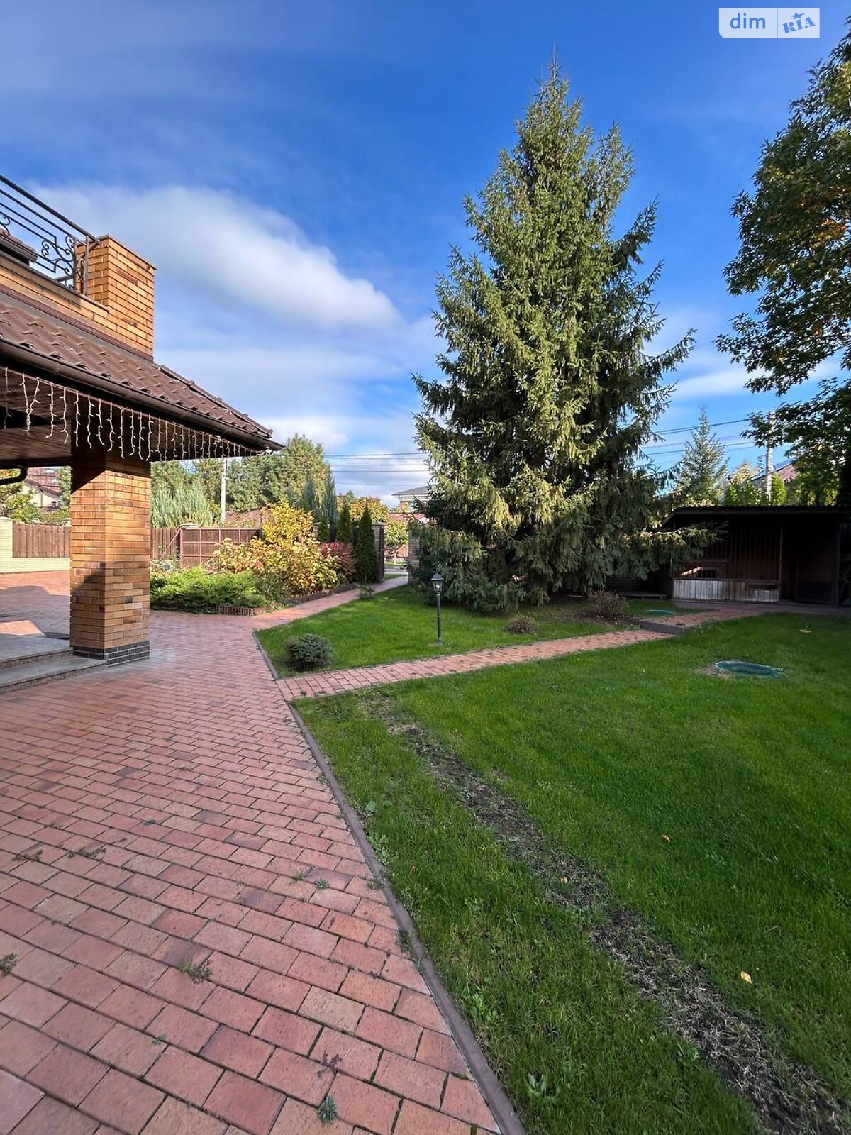 трехэтажный дом с гаражом, 493.8 кв. м, кирпич. Продажа в Лесниках фото 1 трехэтажный дом с гаражом, 493.8 кв. м, кирпич. Продажа в Лесниках фото 1