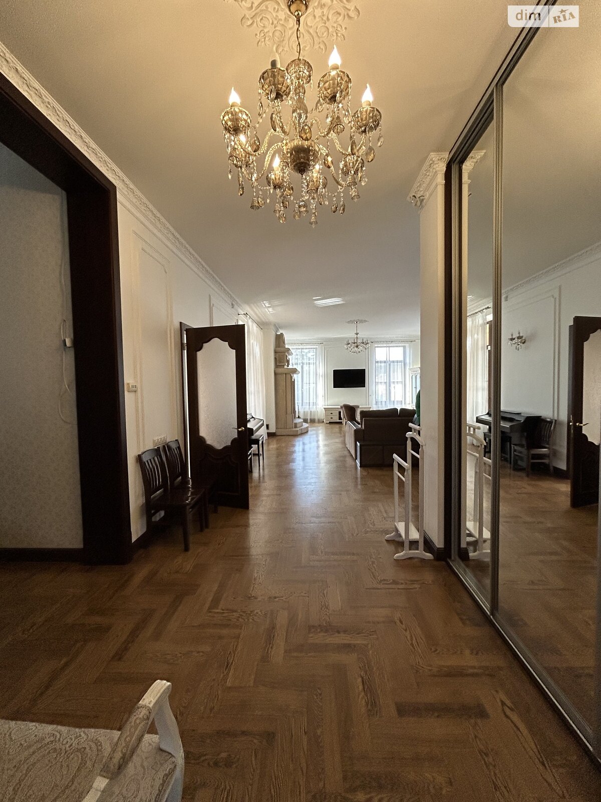 трехэтажный дом с гаражом, 493.8 кв. м, кирпич. Продажа в Лесниках фото 1 трехэтажный дом с гаражом, 493.8 кв. м, кирпич. Продажа в Лесниках фото 1